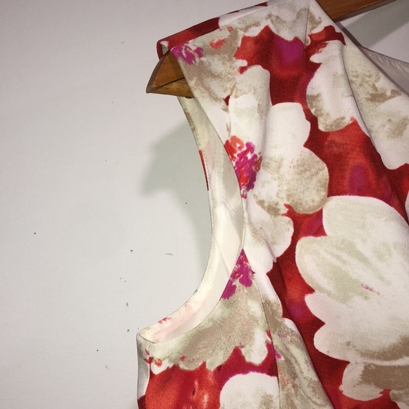 Designer cut-out label dress w/ lovely flower 🌺 - Picture 3 of 7